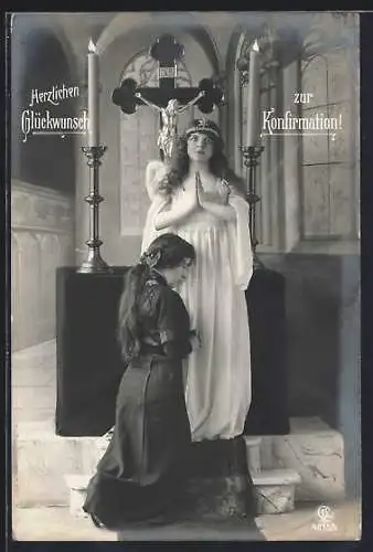 AK Mädchen betet gemeinsam am Tage ihrer Konfirmation zusammen mit einem Engel