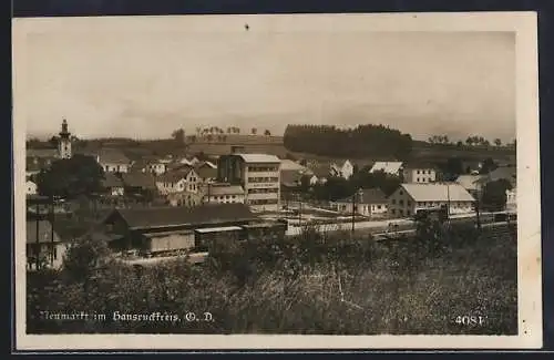 AK Neumarkt / Hausruck, Bahnhof im Ortsbild