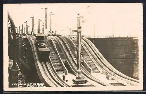 AK Panama Canal, Ascending Gatun Locks