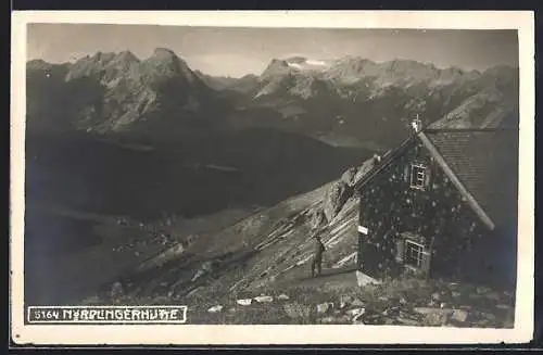 AK Nördlingerhütte, Berghütte mit Panorama