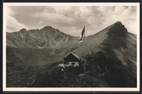 AK Landsbergerhütte am Traualpsee, Berghütte mit Rothe Spitze