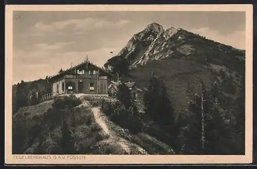 AK Tegelberghaus, Berghütte mit Blick auf Gipfel