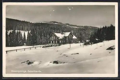 AK Gebertbaude /Riesengebirge, Berghütte mit Umgebung im Schnee