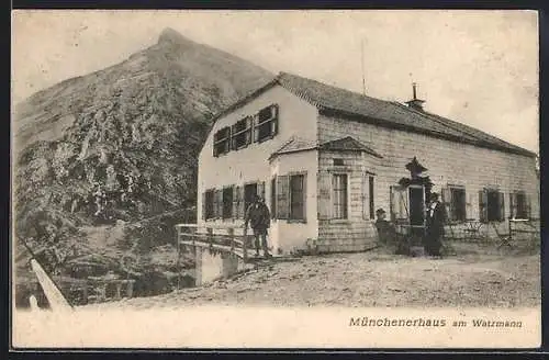 AK Münchenerhaus am Watzmann, Hütte mit Berg im Hintergrund