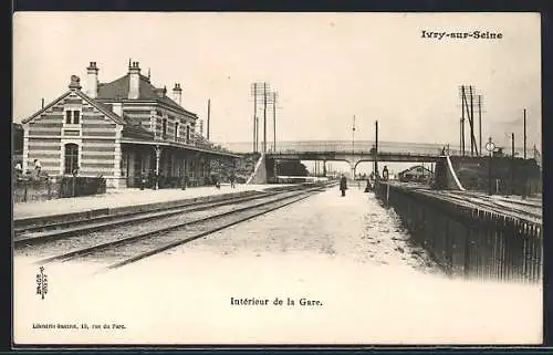 AK Ivry-sur-Seine, Intérieur de la Gare, Bahnhof