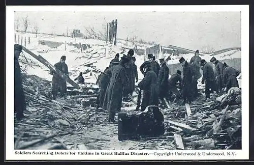 AK Halifax, Soldiers searching for Victims in Great Halifax Disaster, Suche nach Opfern