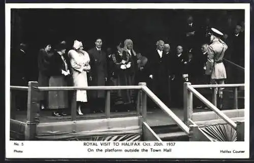 AK Halifax, Royal visit von England to Halifax 1937, On the plat form outside the Town Hall