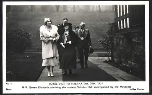 AK Halifax, Royal visit 1937, H. M. Queen Elizabeth von England admiring the ancient Shibden Hall