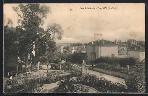 AK Cannes /A.-M., Les Lézards, vue sur le jardin et les bâtiments adjacents
