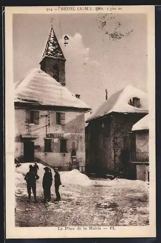 AK Beuil /A.-M., La Place de la Mairie, sous la neige avec clocher et bâtiments enneigés