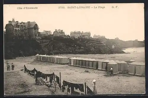 AK Saint-Lunaire, La Plage avec cabines et linge séchant sur la Côte d`Émeraude