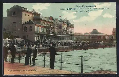 AK Dinard, Vue prise de la Digue à marée haute Les Casinos