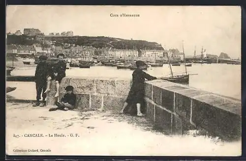 AK Cancale, La Houle, Côte d`Émeraude mit Kindern am Kai