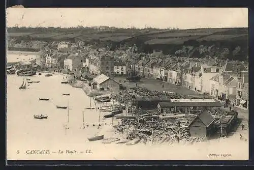 AK Cancale, La Houle avec bateaux et quai animé
