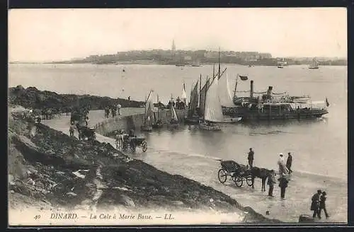 AK Dinard, La Cale à Marée Basse, bateaux et calèches sur le rivage