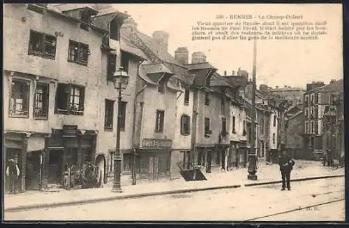AK Rennes, Le Champ-Jacquet, vieux quartier animé avec lampadaires et boutiques