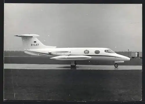 Fotografie Flugzeug Niederdecker Charter-Jet D-CJET
