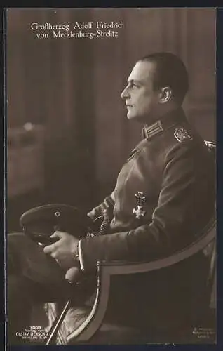 AK Grossherzog Adolf Friedrich von Mecklenburg-Strelitz sitzend und in Uniform