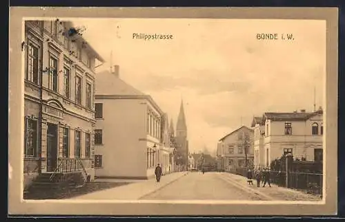 AK Bünde i. W., Passanten in der Philippstrasse
