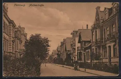 AK Flensburg, Moltkestrasse mit Kindern