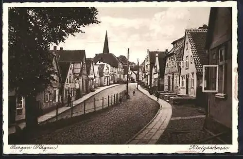 AK Bergen /Rügen, Passanten in der Königsstrasse