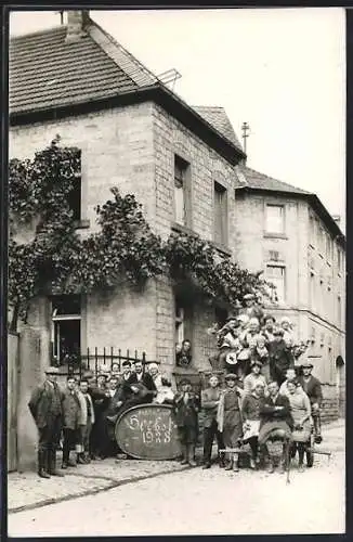 AK Maikammer-Alsterweiler, Gruppenfoto der Belegschaft der Kelterei Nikolaus Erh. Ernst