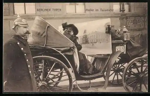 AK Berliner Typen, Atelier im Taxameter, Malerin und Gendarm