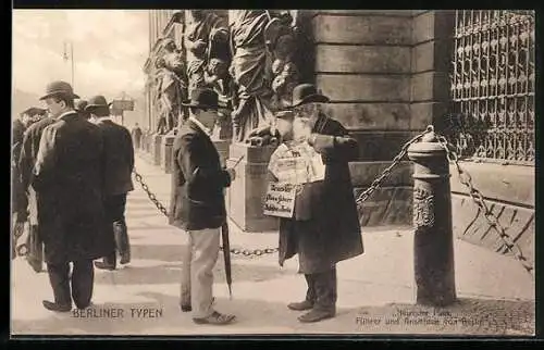 AK Berlin, Verkäufer bietet Führer und Ansichten von Berlin feil