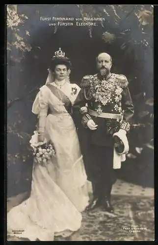 AK Fürst Ferdinand von Bulgarien und Fürstin Eleonore in Uniform und Krone