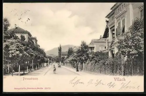 AK Villach, Passanten in der Peraustrasse