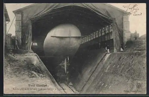 AK Toul, Le dirigeable le Lebaudy dans son hangar, Zeppelin