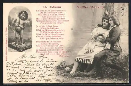 AK Paar sitzt zusammen auf einem Heuballen, Amor mit Pfeil