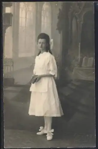 Foto-AK Mädchen zu ihrer Konfirmation