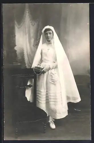 AK Mädchen mit Schleier zu ihrer Kommunion