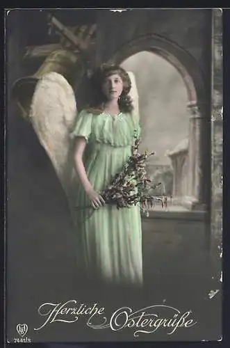 AK Osterengel am Fenster einer Kirche