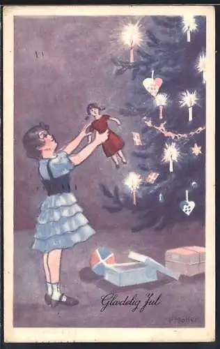 AK Mädchen packt Weihnachtsgeschenke aus, Glaedelig Jul
