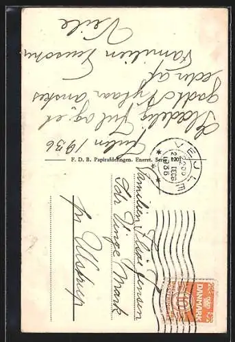 AK Mädchen packt Weihnachtsgeschenke aus, Glaedelig Jul