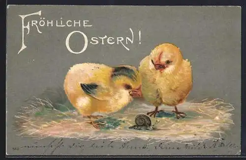 Lithographie Osterküken betrachten eine kleine Schnecke im Stroh, Fröhliche Ostern