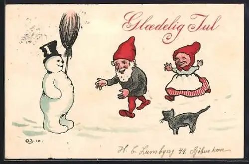 Künstler-AK Zwei Zwerge mit einem Schneemann und einer Katze, Glaedelig Jul