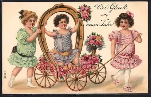 AK Mädchen ziehen ein goldenes Hufeisen auf einem Wagen