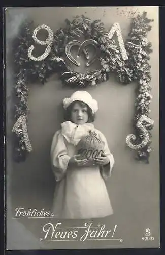 AK Kleines Mädchen unter Tannenzweigen mit der Jahreszahl 1915