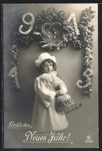 AK Kleines Mädchen unter Tannenzweigen mit der Jahreszahl 1915