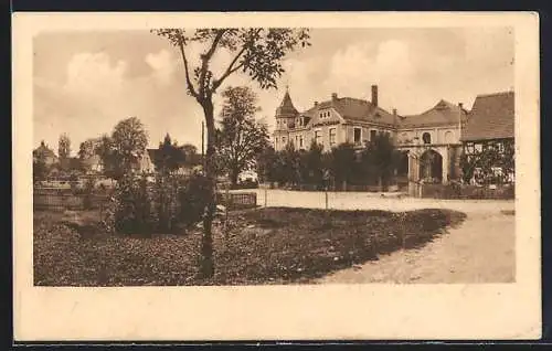 AK Langebrück /Seifersdorfer Tal, Gasthof Schönborn P. Schuster, Ansicht von der Strasse