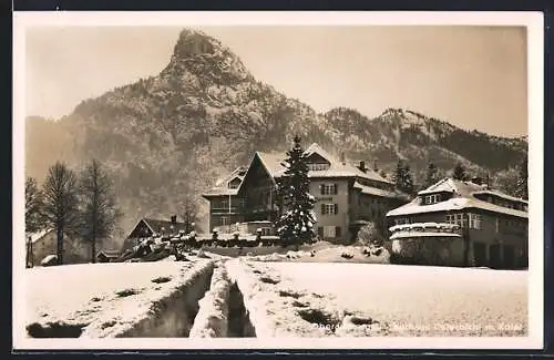 AK Oberammergau, Verschneites Kurhaus Oberbichl mit Kofel