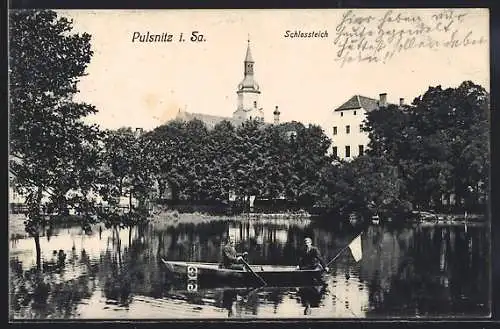 AK Pulsnitz i. Sa., Schlossteich mit Ruderboot und Kirchturm