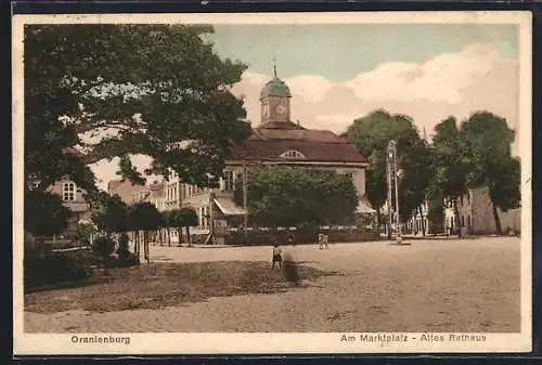 AK Oranienburg, Partie am Marktplatz, Altes Rathaus