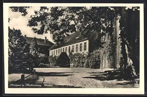 AK Malchow in Mecklenburg, Kloster mit Auffahrt