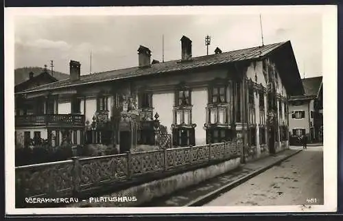 AK Oberammergau, Pilatushaus mit Gehwegspartie