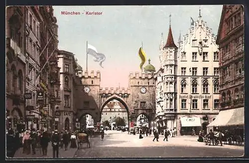AK München, Belebte Strasse vor dem Karlstor und Hotel Deutscher Hof