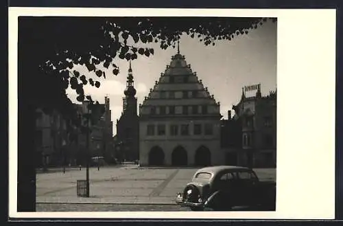 AK Greifswald, Strassenpartie mit Rathaus